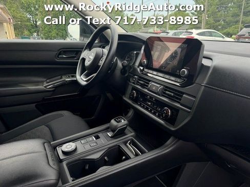 Used 2023 Nissan Pathfinder S AWD/4WD image 11