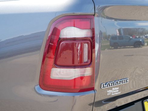 Used 2022 RAM 1500 Laramie AWD/4WD image 17