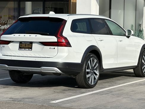 New 2025 Volvo V90 B6 Cross Country Ultra w/ Protection Package Premier image 5