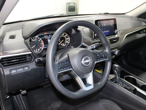 Used 2024 Nissan Altima 2.5 SV FWD image 17
