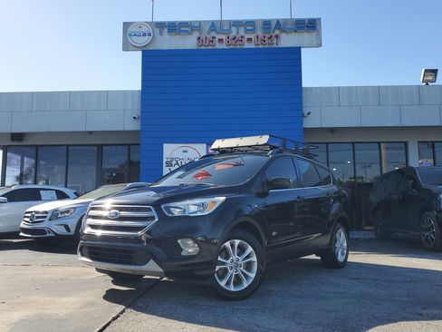 Used 2018 Ford Escape SE image 2