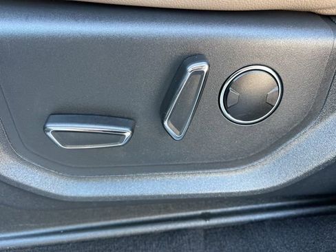 Used 2024 Ford Expedition Limited image 30