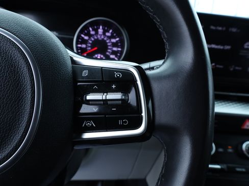 Used 2024 Kia Carnival LX image 31