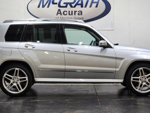 Used 2011 Mercedes-Benz GLK 350 4MATIC image 3