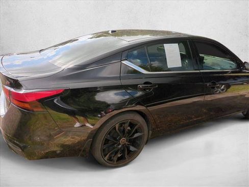 Used 2023 Nissan Altima 2.5 SR w/ SR Premium Package FWD image 9