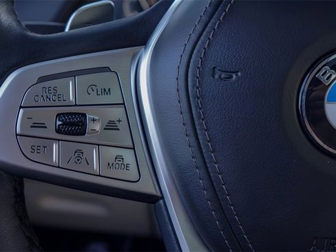 Used 2022 BMW X7 xDrive40i w/ Executive Package image 16