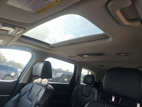 Used 2025 Kia Telluride S FWD image 7