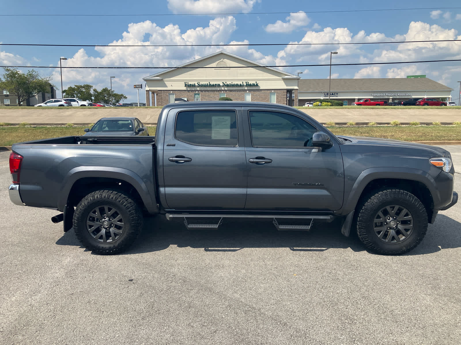 Used 2023 Toyota Tacoma SR5 RWD image 5