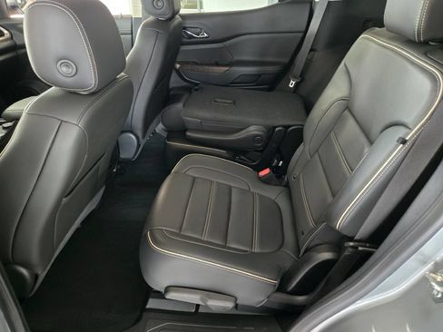 Certified 2023 GMC Acadia Denali w/ Denali Ultimate Package AWD/4WD image 18