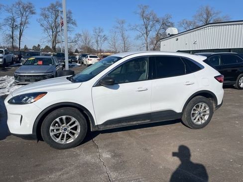 Used 2022 Ford Escape SE image 2