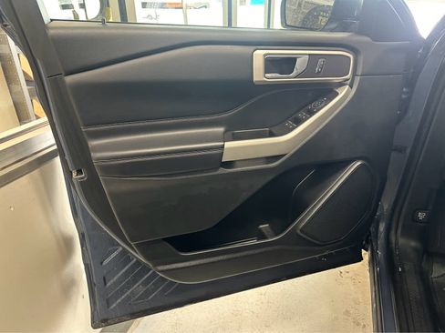 Used 2021 Ford Explorer XLT w/ Equipment Group 202A image 17