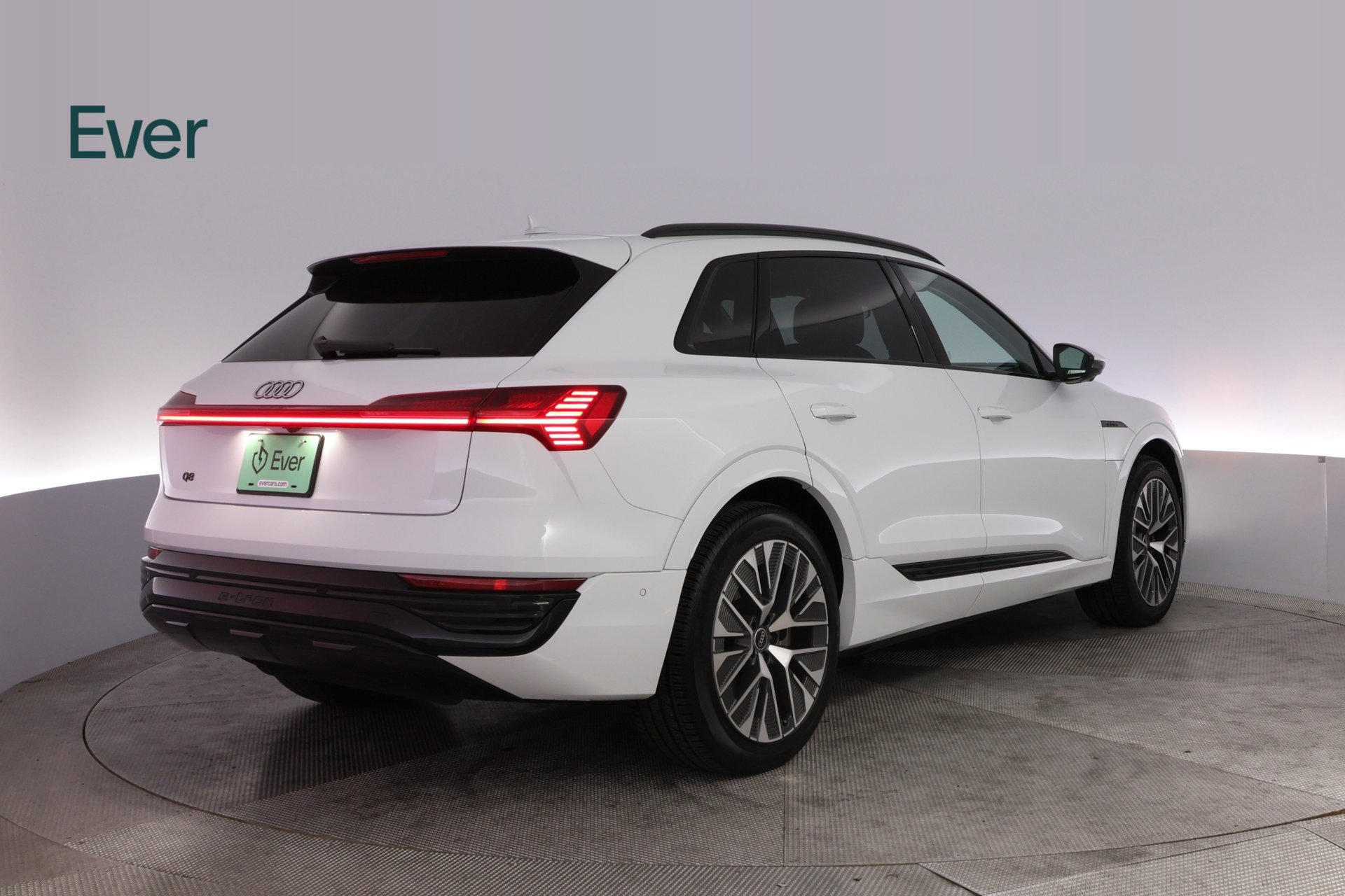 Used 2024 Audi Q8 e-tron Prestige w/ Prestige Package AWD/4WD image 3