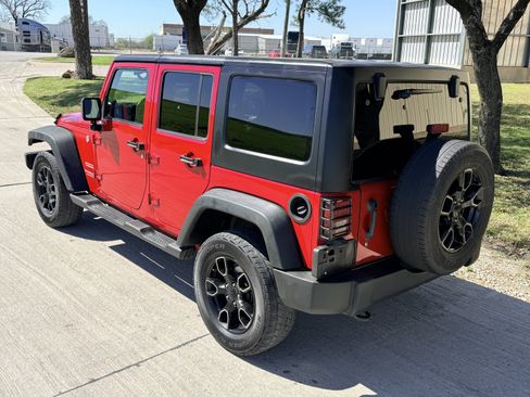 Used 2012 Jeep Wrangler Unlimited Sport image 5