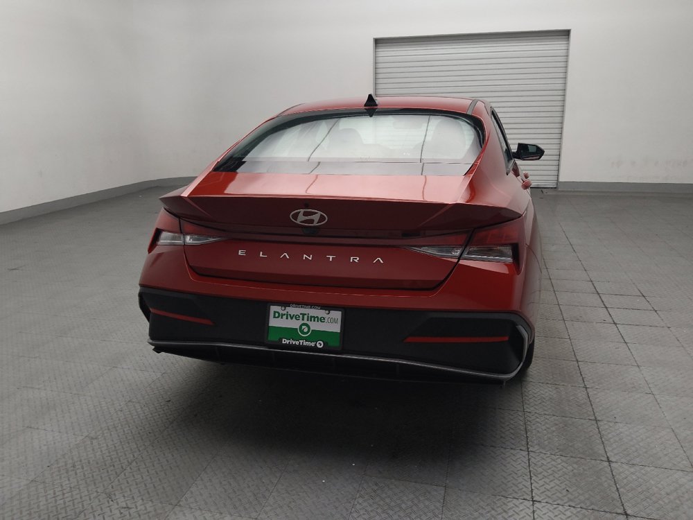 Used 2025 Hyundai Elantra SE FWD image 7