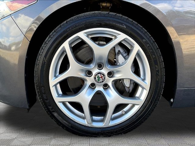 Used 2019 Alfa Romeo Giulia Ti AWD/4WD image 35