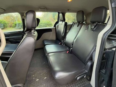 Used 2015 Dodge Grand Caravan American Value Package w/ UConnect Hands-Free Group image 19