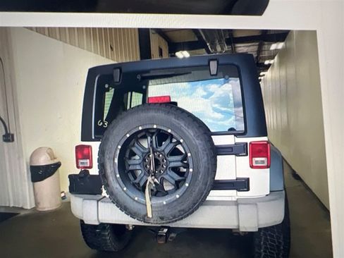 Used 2015 Jeep Wrangler Unlimited Sport AWD/4WD image 3