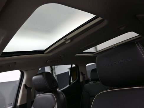 Used 2019 GMC Acadia Denali w/ Technology Package image 18