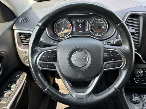 Used 2019 Jeep Cherokee Latitude Plus AWD/4WD image 11