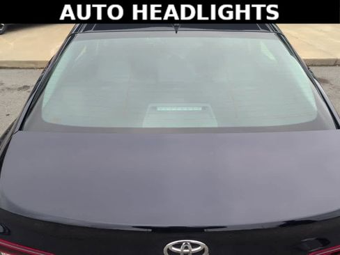 Used 2022 Toyota Camry LE FWD image 5