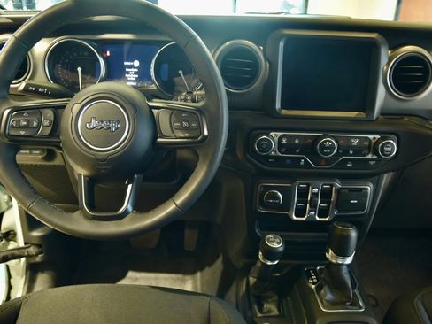 Used 2023 Jeep Wrangler Unlimited w/ Sun & Screen Package AWD/4WD image 16