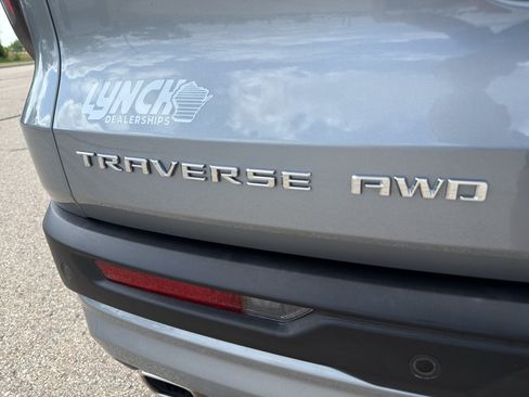 Used 2025 Chevrolet Traverse LT AWD/4WD image 9