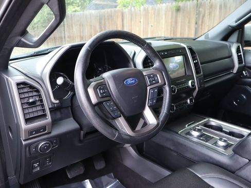 Used 2019 Ford Expedition XLT w/ Equipment Group 202A AWD/4WD image 15