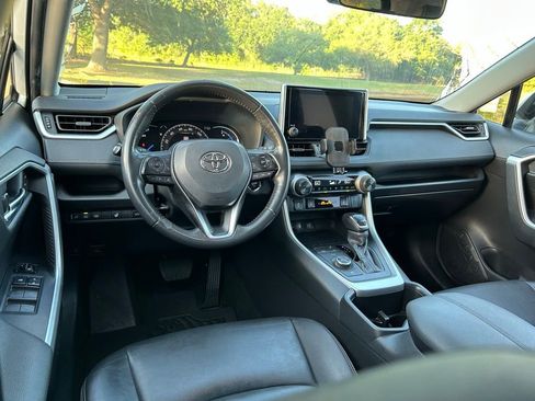 Used 2023 Toyota RAV4 XLE Premium image 12