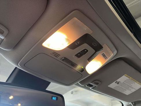 Used 2018 Toyota Sienna XLE image 30