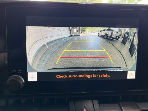 Used 2025 Toyota RAV4 XLE AWD/4WD image 22