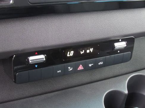 Used 2025 Mercedes-Benz Sprinter 2500 image 30