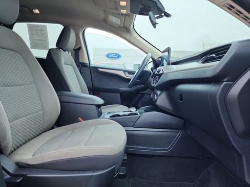 Used 2020 Ford Escape SE image 15