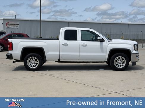Used 2017 GMC Sierra 1500 SLE w/ SLE Value Package AWD/4WD image 3