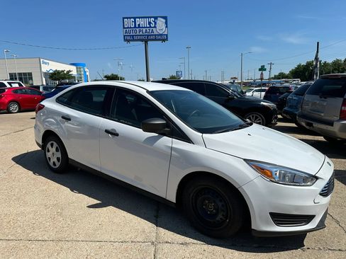 Used 2017 Ford Focus S FWD image 1