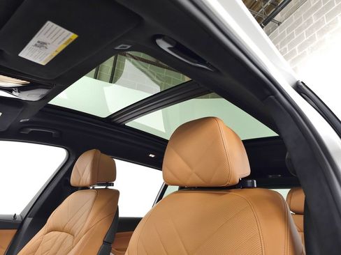 Used 2023 BMW X7 xDrive40i w/ Executive Package AWD/4WD image 21