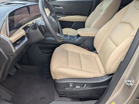 Used 2025 Cadillac XT4 Premium Luxury image 16