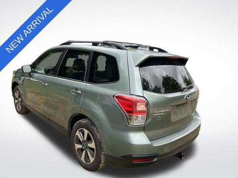 Used 2017 Subaru Forester 2.5i Premium AWD/4WD image 4
