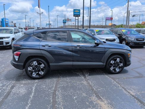 Used 2025 Hyundai Kona SEL FWD image 2
