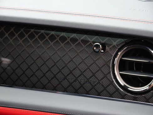 New 2025 Bentley Bentayga image 25