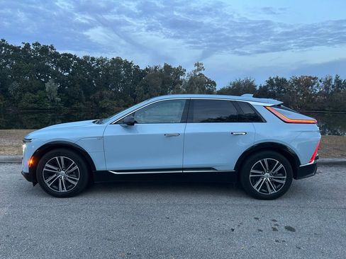 Used 2024 Cadillac Lyriq Luxury image 2