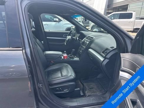 Used 2017 Ford Explorer XLT w/ Equipment Group 202A AWD/4WD image 13