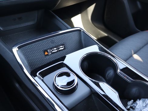 Used 2025 Chevrolet Equinox RS w/ Safety and Technology Package image 29