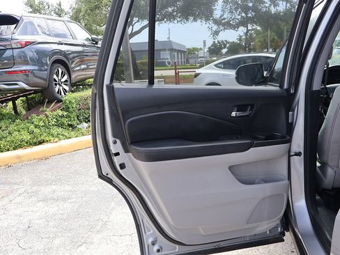 Used 2021 Honda Pilot EX image 24