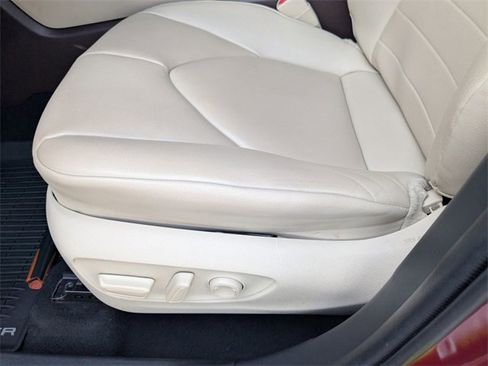 Used 2020 Toyota Highlander XLE image 23