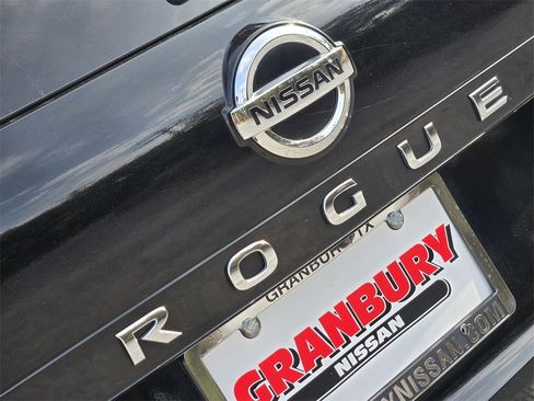 Used 2021 Nissan Rogue SV image 9