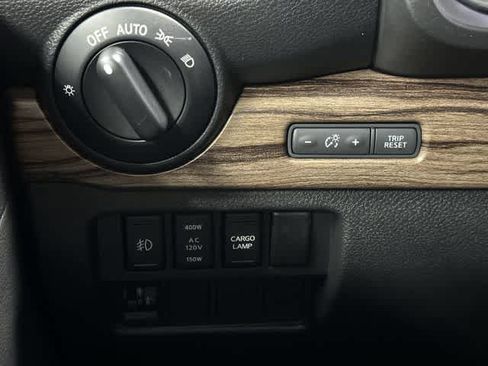 Used 2016 Nissan Titan SL AWD/4WD image 19