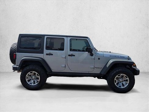 Used 2016 Jeep Wrangler Unlimited Rubicon w/ Connectivity Group AWD/4WD image 4