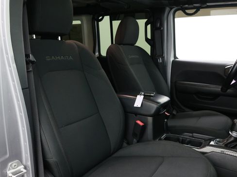 Used 2020 Jeep Wrangler Unlimited Sahara AWD/4WD image 43