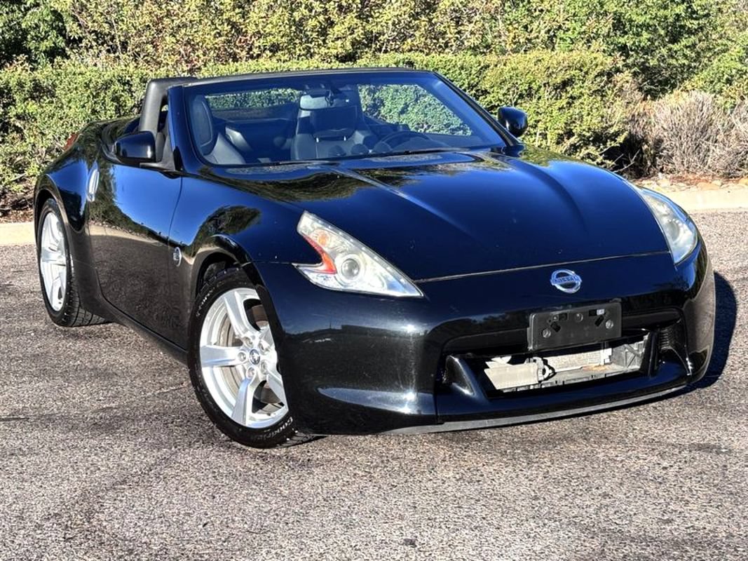 Used 2011 Nissan 370Z Touring w/ Sport Pkg RWD image 2