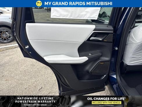 New 2026 Mitsubishi Outlander SE AWD/4WD image 11